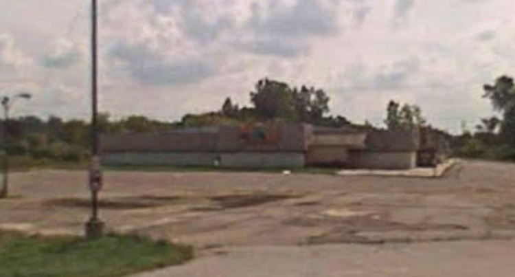 Lapeer Lanes - 2008 Street View (newer photo)